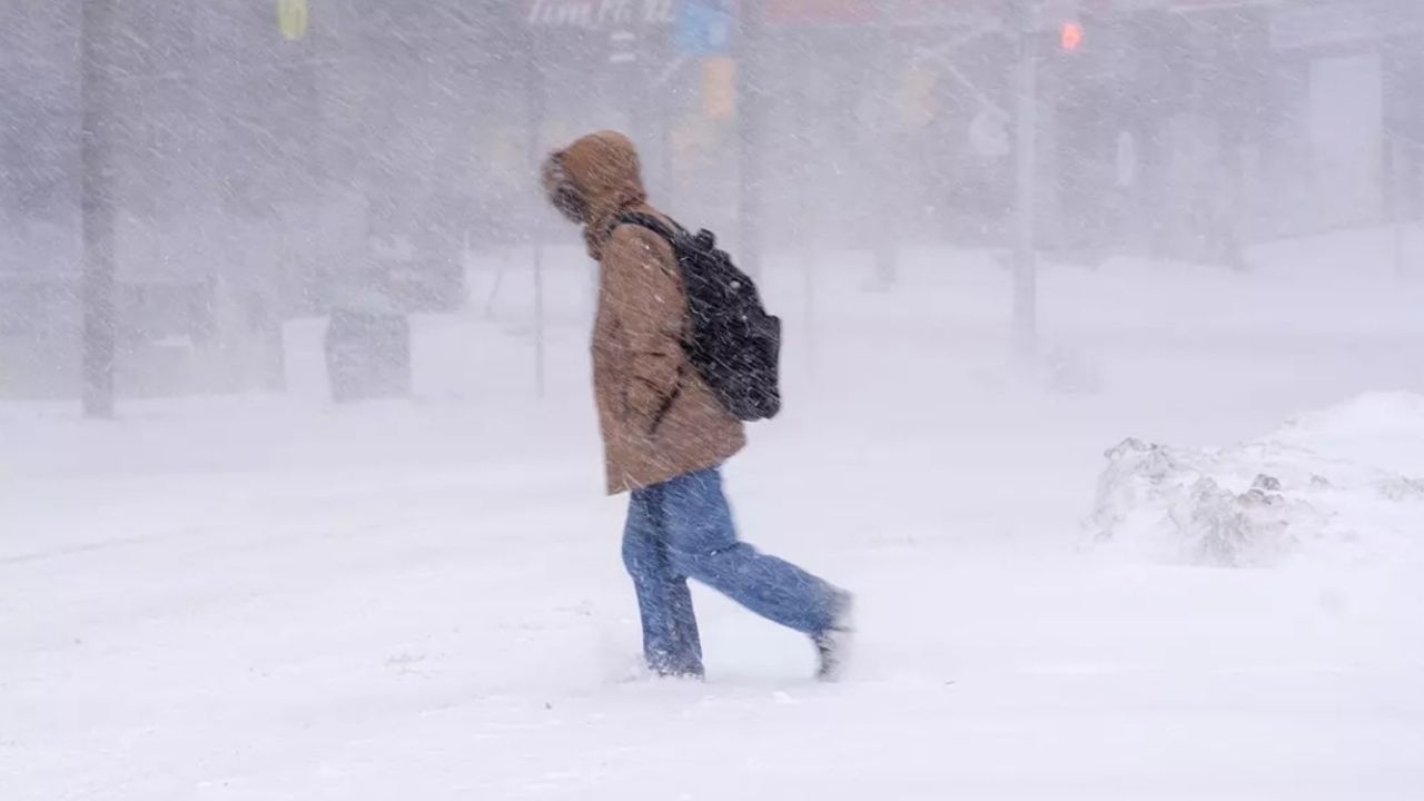 İstanbul için iki farklı tahmin: Kar mı geliyor, yağmur mu?
