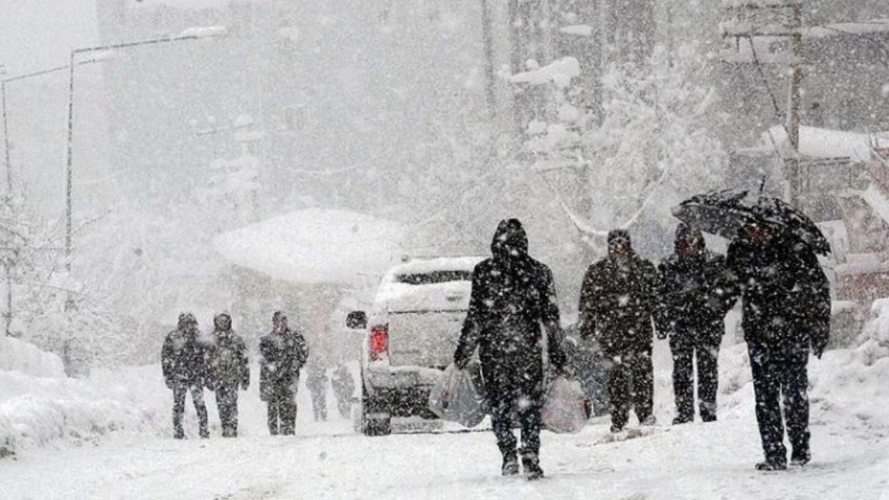 Meteoroloji’den 72 saatlik alarm: İstanbul dahil o illerde kar tatili kapıda!