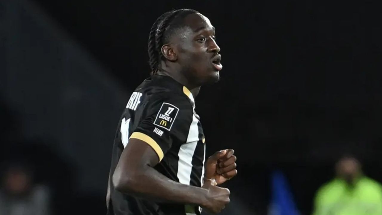 Fenerbahçe’de Gece Yarısı Transferi: Sidiki Cherif İmzaya Geldi